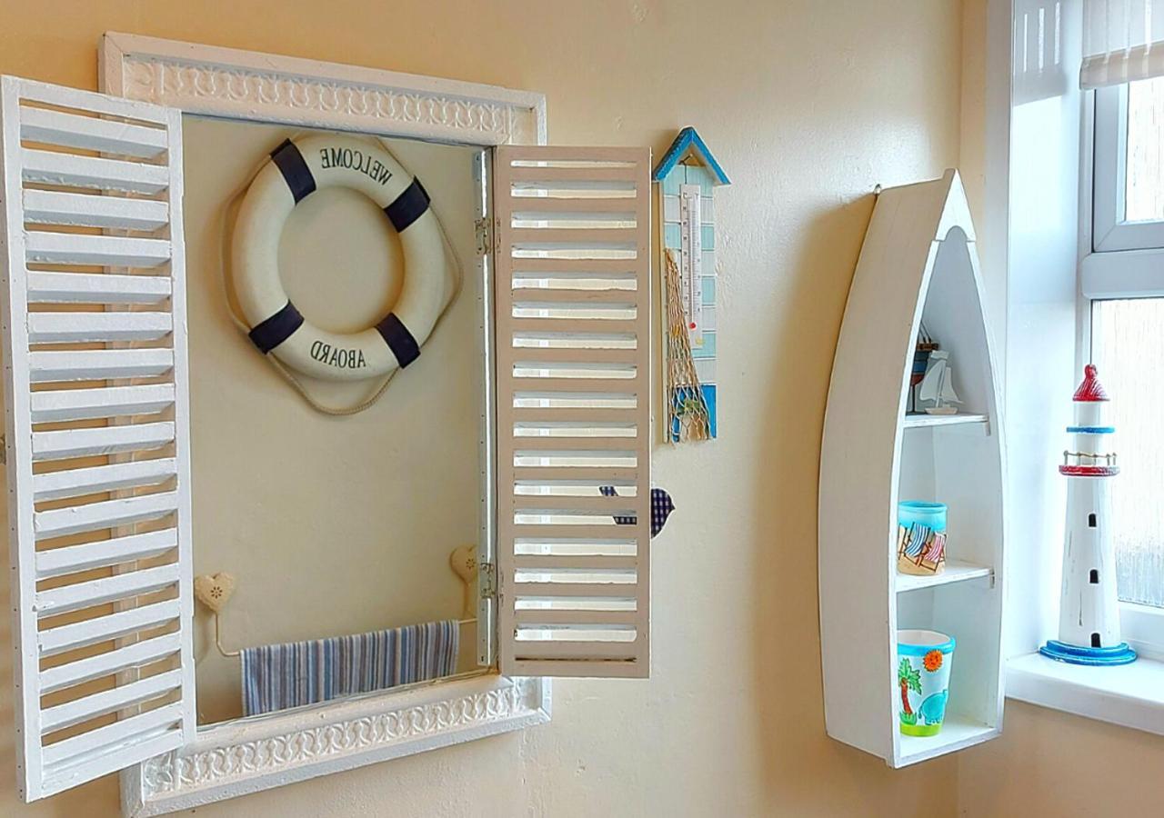 Romantic Lakeside Cottage By The Beach! With Super Cosy Log Burner! The Perfect Escape To Your Home From Home By The Sea! So Relaxing - You Won'T Want To Leave! Pet Friendly! Mablethorpe Exterior foto