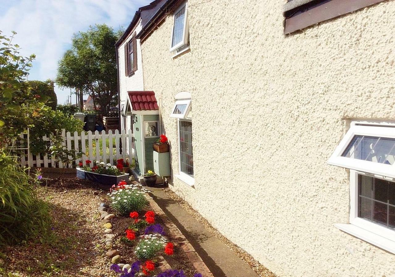 Romantic Lakeside Cottage By The Beach! With Super Cosy Log Burner! The Perfect Escape To Your Home From Home By The Sea! So Relaxing - You Won'T Want To Leave! Pet Friendly! Mablethorpe Exterior foto